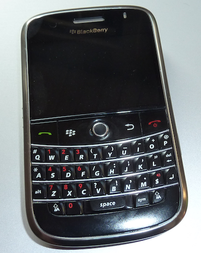 S: BlackBerry Bold 9000